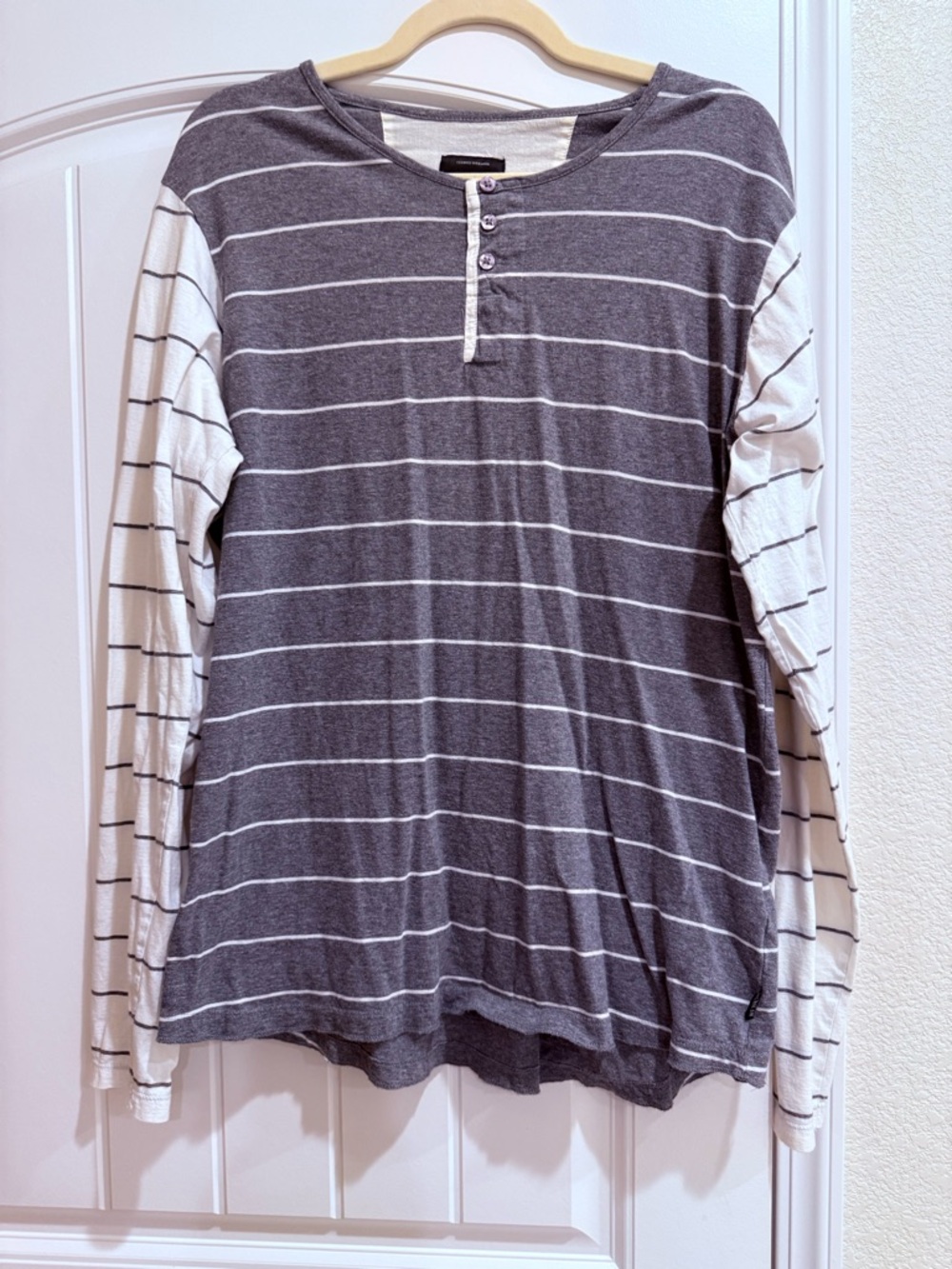 Krew Long Sleeve Men’s Henley Stripe Shirt - Gray/White Large NWOT